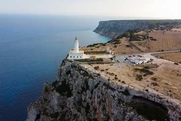 Proplouvání zálivem u ostrova Formentera Proplouvání zálivem u ostrova Formentera