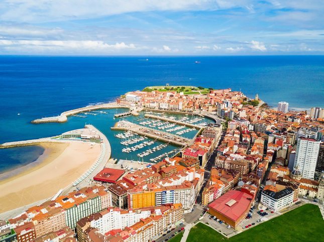 Pohled na město Gijón, Španělsko Pohled na město Gijón, Španělsko