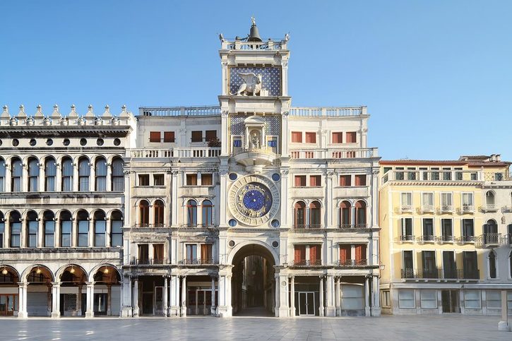 Benátky - Torre dell’Orologio, slavná hodinová věž  Benátky - Torre dell’Orologio, slavná hodinová věž
