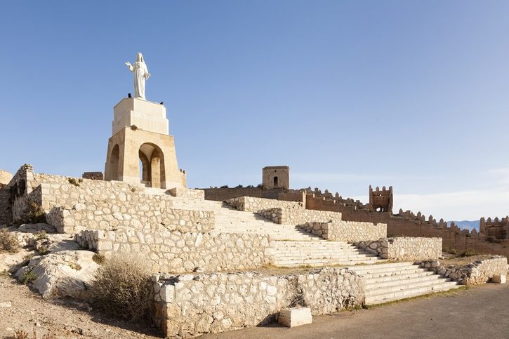 Almería - Vyhlídka se sochou Ježíše a pozůstatky starověkých městských hradeb Almería - Vyhlídka se sochou Ježíše a pozůstatky starověkých městských hradeb