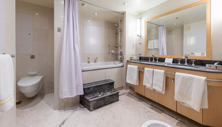 Duplexes & Suites, koupelna - Queen Mary 2