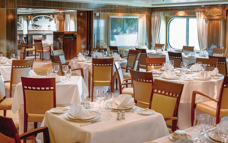 Britannia Club Restaurant - Queen Mary 2